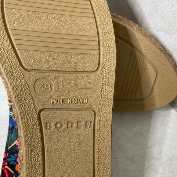 BODEN Classic Flat Espadrilles
Black, Gardenia Pop size 38 new without box